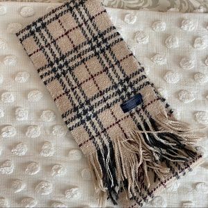 Burberry plaid scarf in merino wool